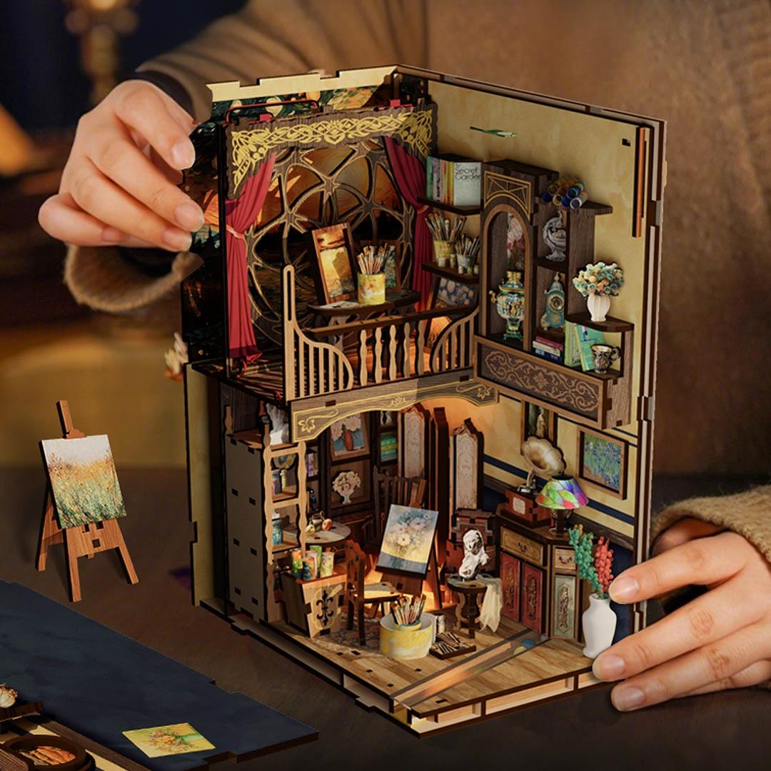 Van Gogh Studio DIY Book Nook Kit