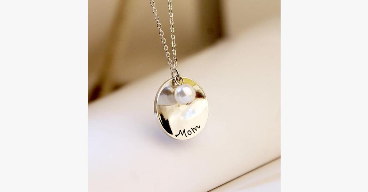 Mom Charm Pendant (Round)