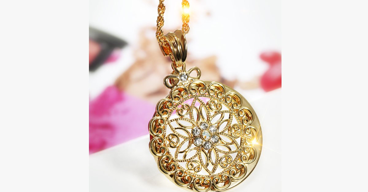 Glass Magnifier Flower Pendant Necklace