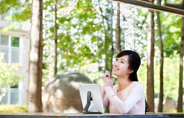 Enhanced Theatre Experience Made with Foldable Phone/Tablet Stand