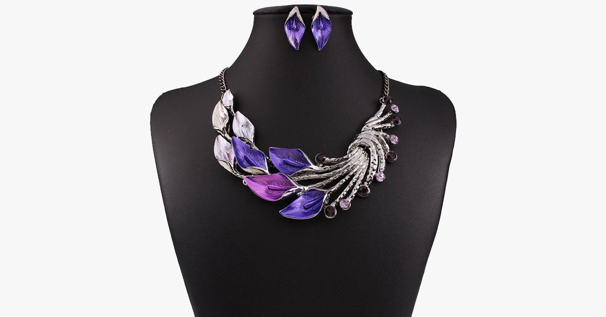 Charming Peacock Necklace – Stuff That You Can Strut!