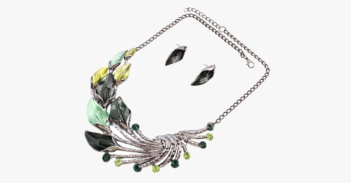 Charming Peacock Necklace – Stuff That You Can Strut!