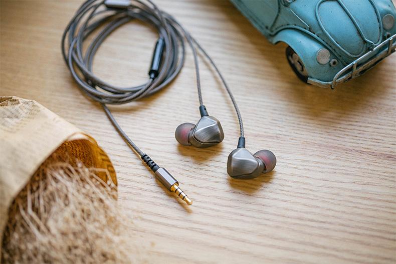 Premium All-Metal In-Ear Extra Bass HIFI Headphone With Ear Hook