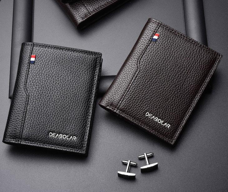 Get Rid of the Annoyance of Bulky Pocket with Compact Bifold Wallet