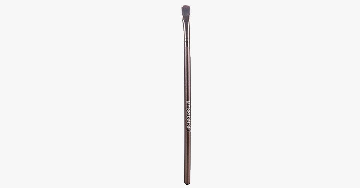 Large Eye Shadow Brush With Wide Sized Bristles- Effectively Blends Your Eye Shadow!