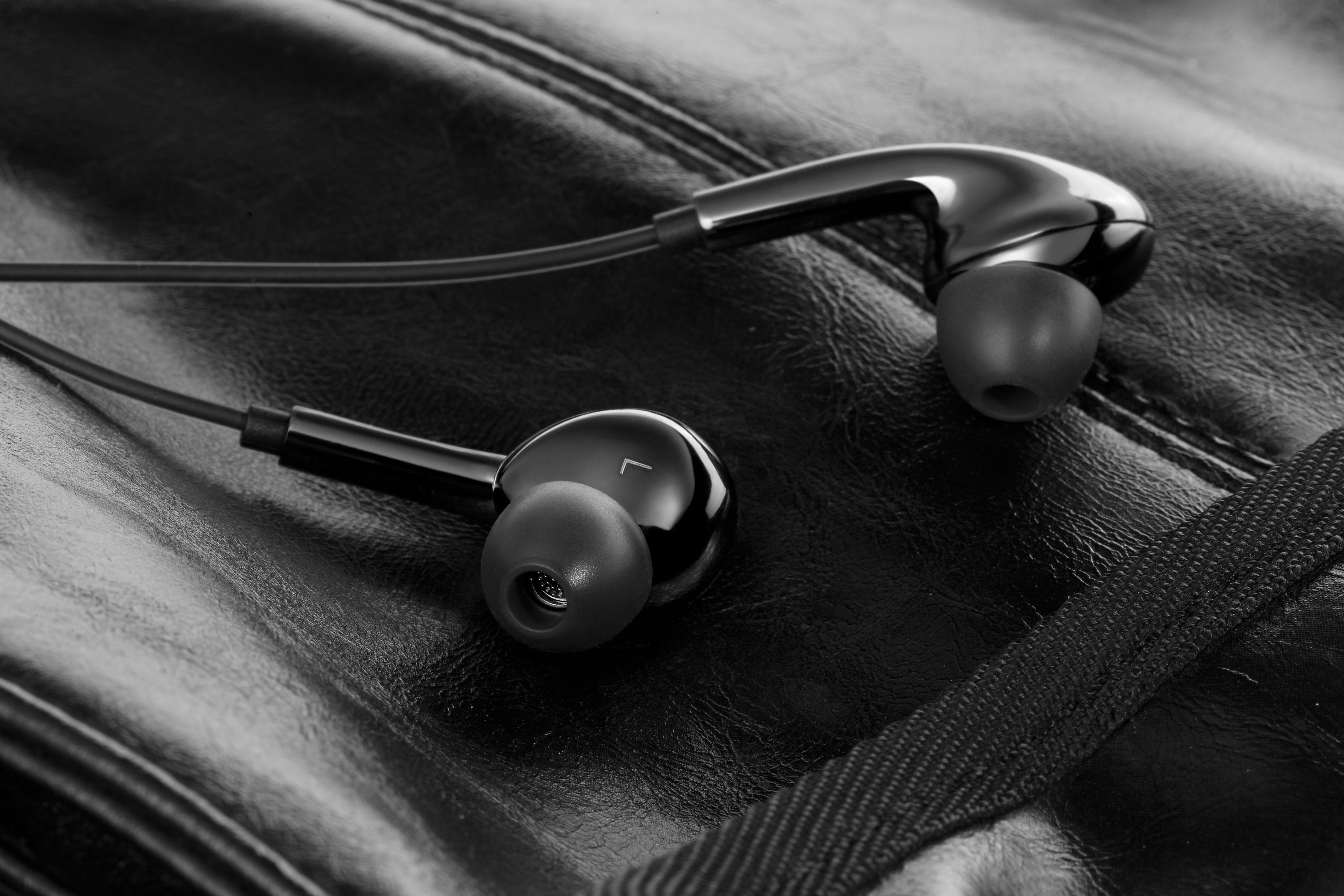 When Graphene Finds Its Way into Earphones - The World's First Graphene-membrane Earphones