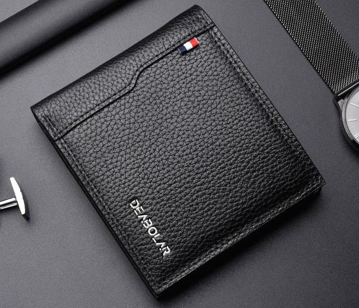 Get Rid of the Annoyance of Bulky Pocket with Compact Bifold Wallet