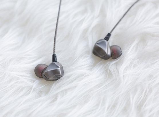 Premium All-Metal In-Ear Extra Bass HIFI Headphone With Ear Hook
