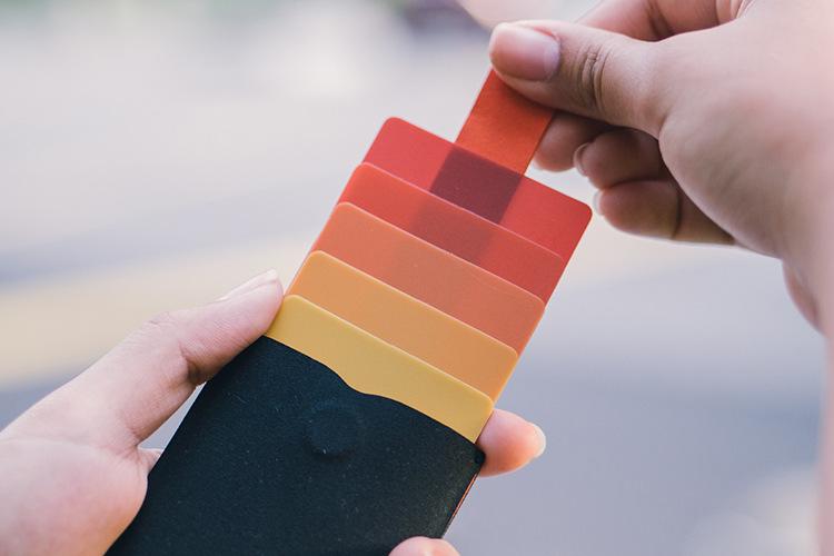 Cascading Pull Tab Case - Access All Your Cards with a Simple Pull