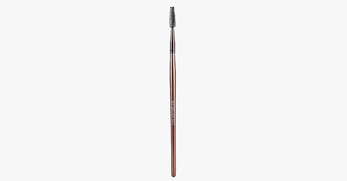 Lash Brush – Define Your Eyelashes Perfectly