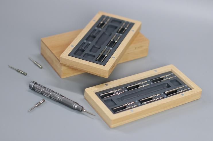 25-in-1 Portable Precision Screwdriver Set With 24 Magnetic Bits