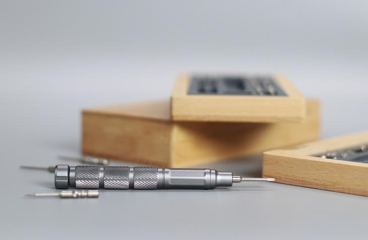 25-in-1 Portable Precision Screwdriver Set With 24 Magnetic Bits