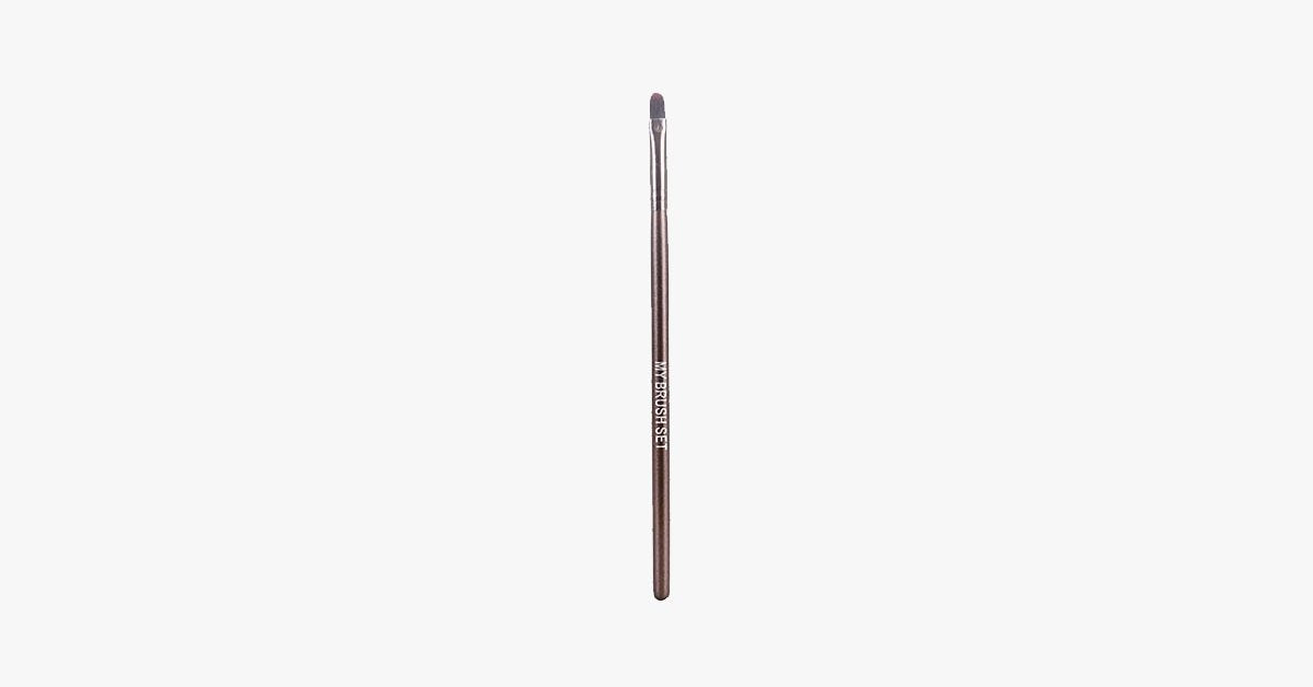 Eye Liner Brush – Get Sharp Eyeliner Every Time for a Dramatic Look!