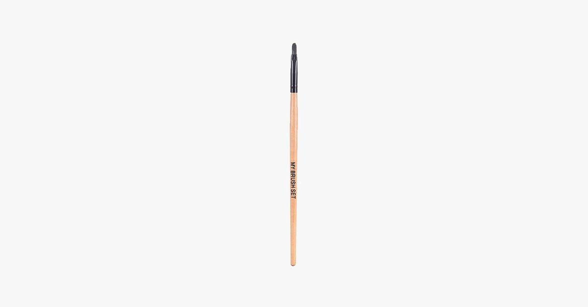 Eye Liner Brush – Get Sharp Eyeliner Every Time for a Dramatic Look!