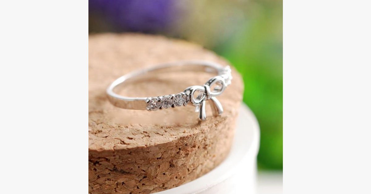 Rhinestone Bow Midi Ring