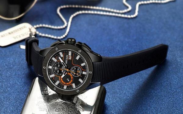 Add Some Timeless Luxury to Your Everyday Style with Chronograph Watch