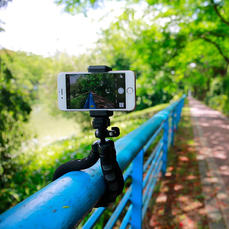 The Most Convenient Adjustable Tripod Inspired by Octopus