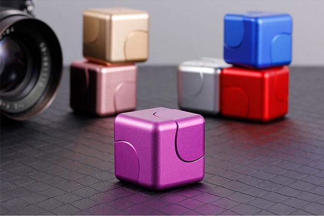 The Most Amazing Metal Finger Cube Spinner