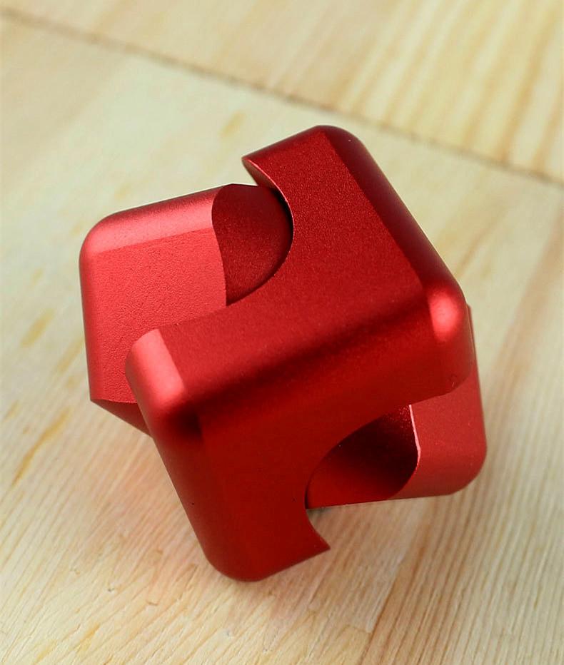 The Most Amazing Metal Finger Cube Spinner
