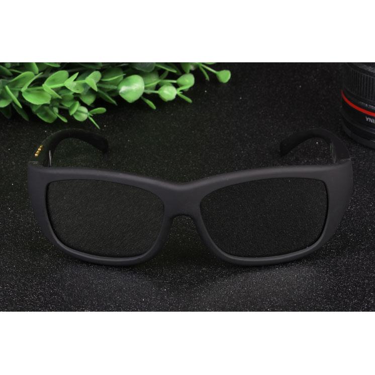 Polarized Sunglasses with Adjustable Brightness