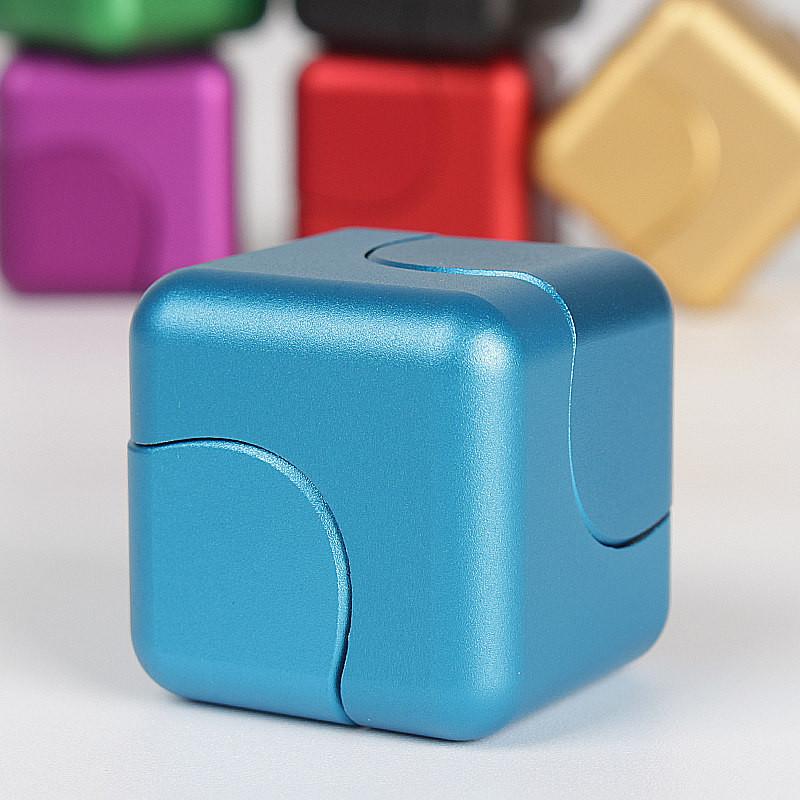 The Most Amazing Metal Finger Cube Spinner