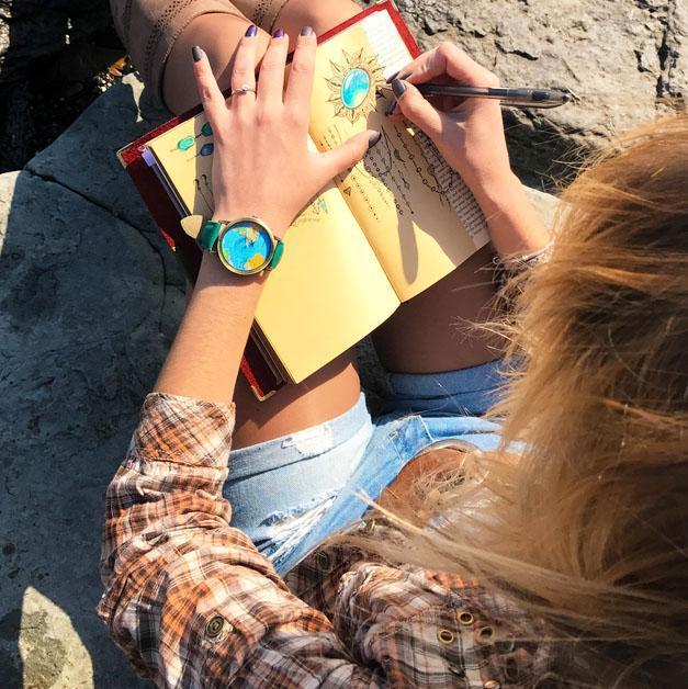 Vintage World Traveler Watch