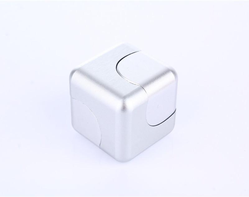 The Most Amazing Metal Finger Cube Spinner